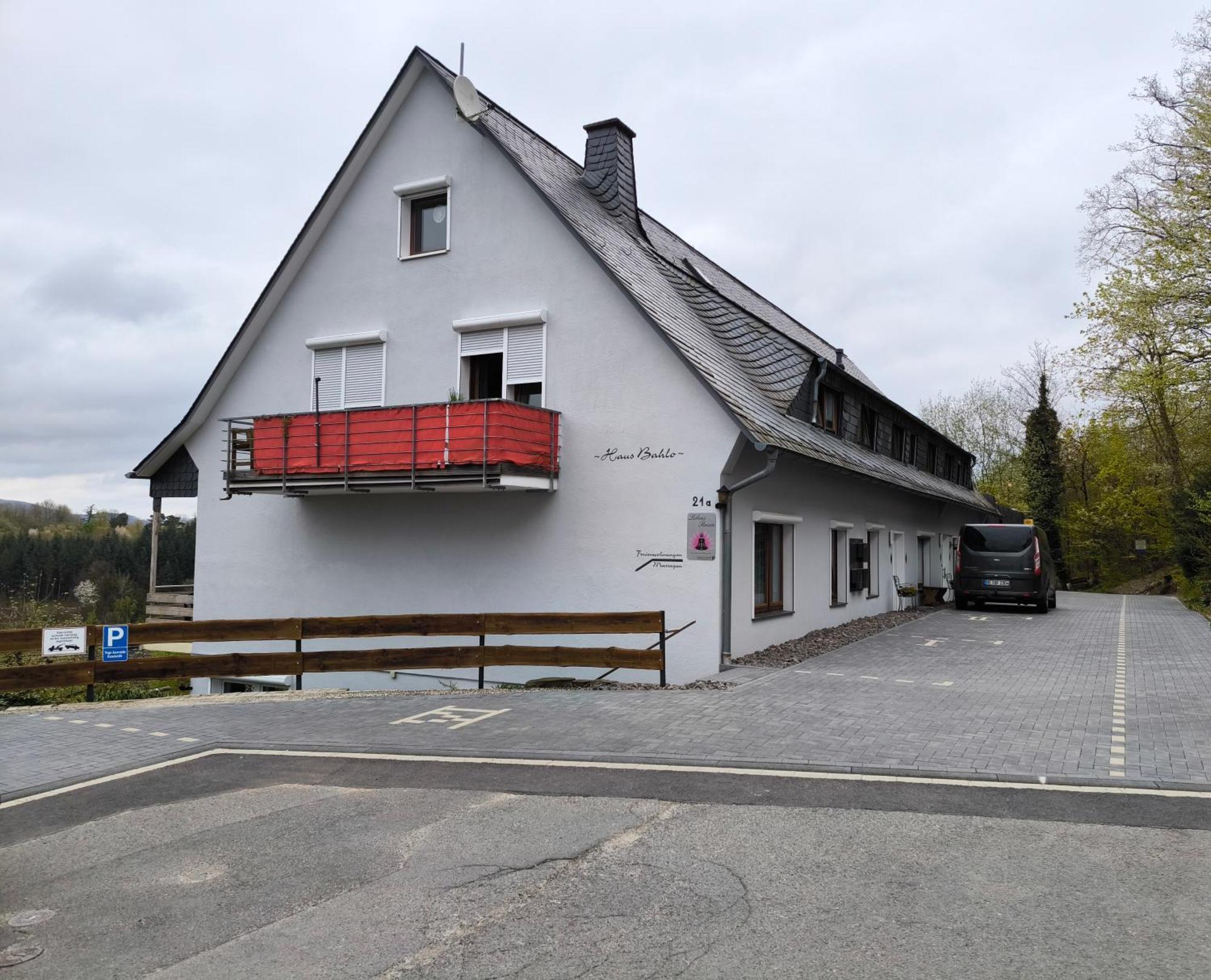 Haus Bahlo - Ferienwohnungen Attendorn Exterior photo