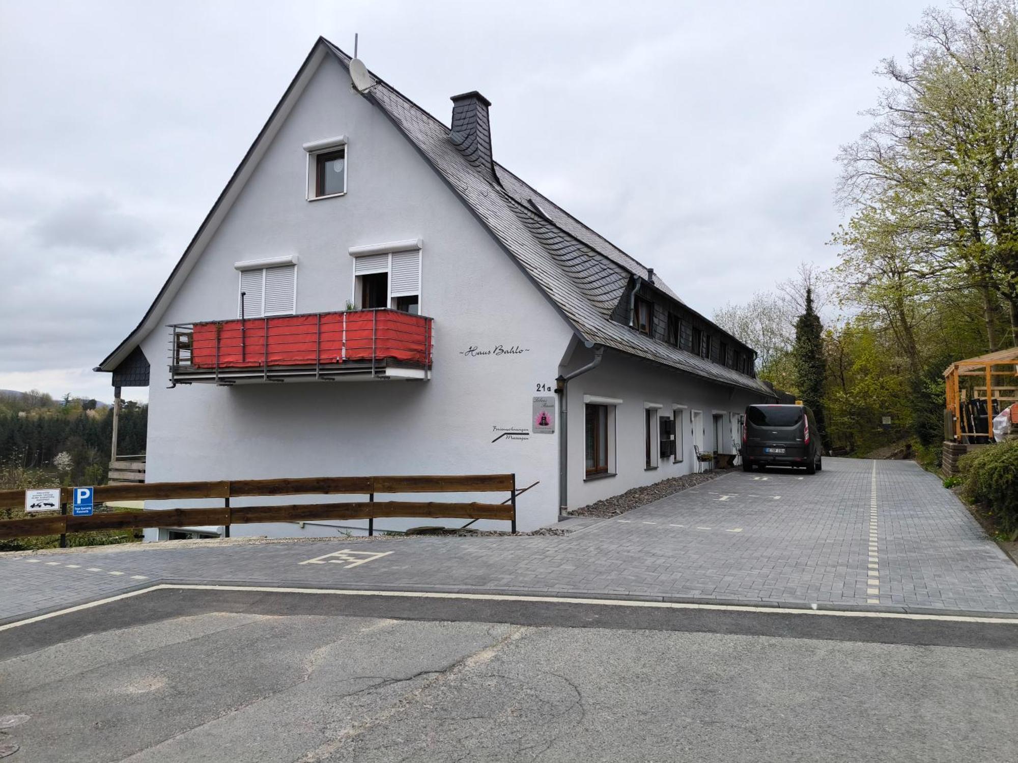 Haus Bahlo - Ferienwohnungen Attendorn Exterior photo
